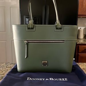 Dooney & Bourke 100% leather tote